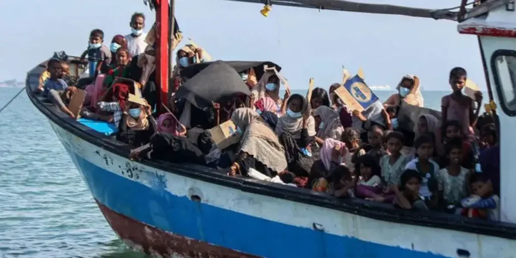 নৌবাহিনীর জাহাজে তুলে ৪০রোহিঙ্গা শরণার্থীকে সমুদ্রে ফেলে দিয়েছিলো ভারত