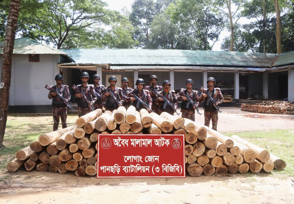 পানছড়িতে বিজিবির অভিযানে বিপুল পরিমাণ অবৈধ সেগুন কাঠ জব্দ