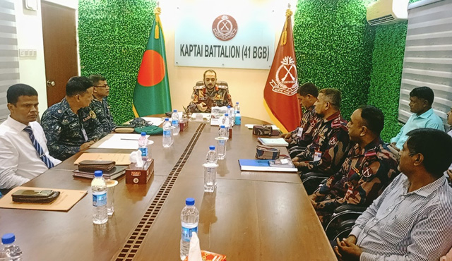 শারদীয় দুর্গাৎসব উদযাপন উপলক্ষে কাপ্তাইয়ে বিজিবির আর্থিক অনুদান বিতরণ