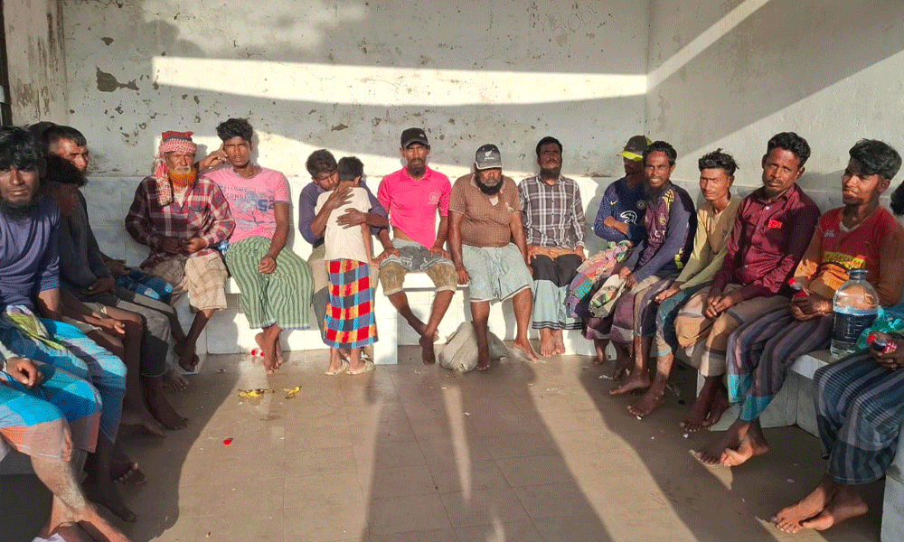 আরাকান আর্মির হেফাজত থেকে পালিয়ে এসেছেন ১৭ জেলে