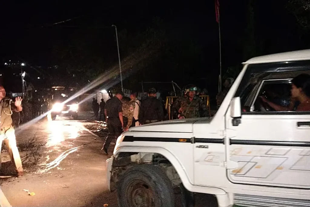 মোদীর মণিপুর সফর ঘিরে পুলিশ-স্থানীয় জনতার সংঘাত