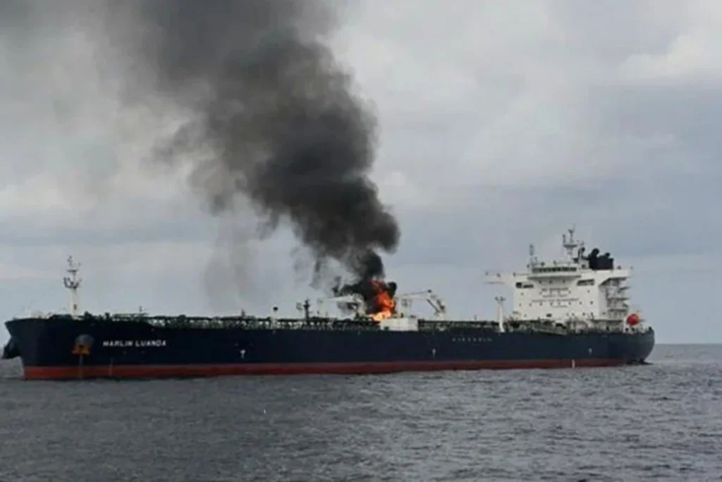 পাকিস্তানের জ্বালানি জাহাজে ইসরায়েলের ড্রোন হামলা