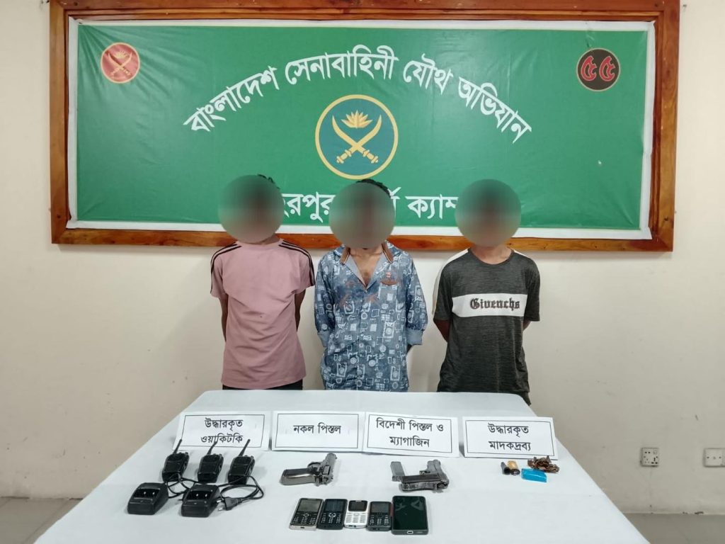 মেহেরপুর ও খুলনায় পৃথক যৌথ অভিযানে অস্ত্রসহ গ্রেফতার ৪