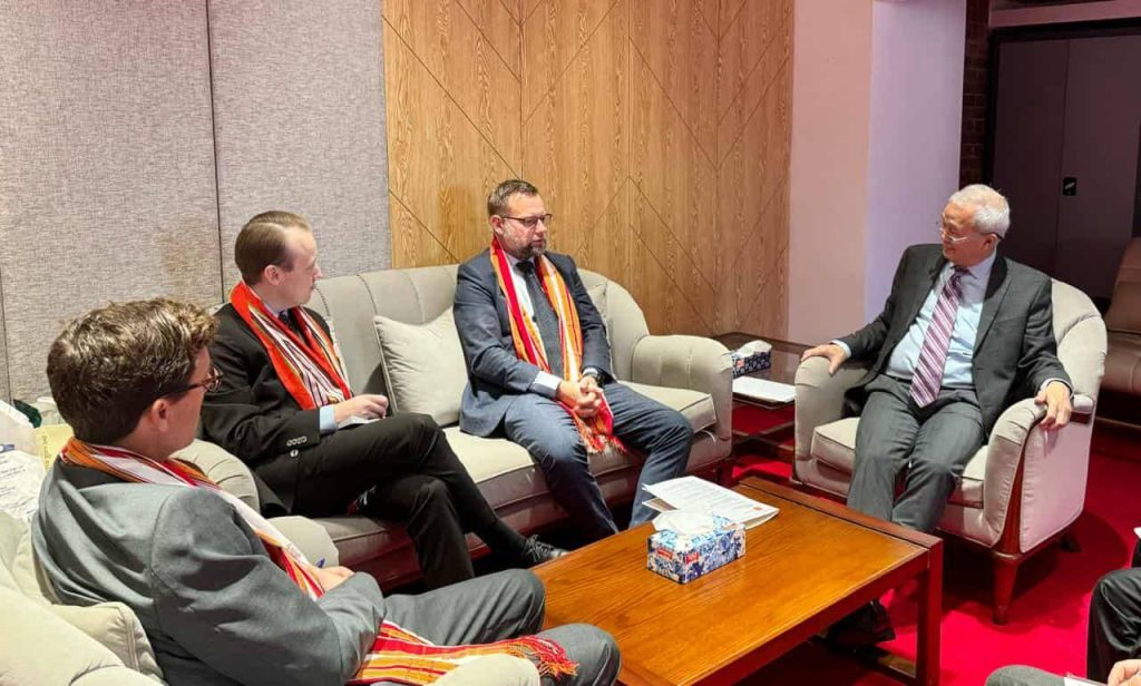 উপদেষ্টা সুপ্রদীপ চাকমা’র সঙ্গে স্ক্যান্ডিনেভিয়ান রাষ্ট্রদূতদের সৌজন্য সাক্ষাৎ