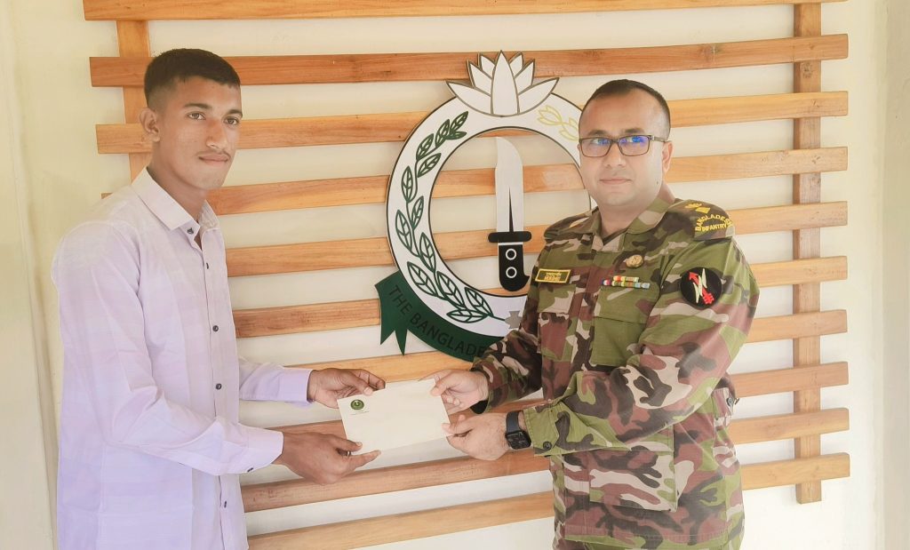 বাঘাইছড়ির এথলেট কাইফুজ আনামের পাশে বাংলাদেশ সেনাবাহিনী