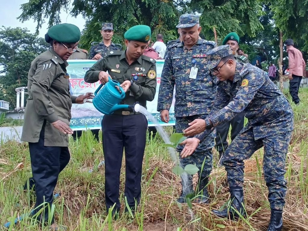 আলুটিলা পর্যটন কেন্দ্রে আনসার-ভিডিপির সৌন্দর্য বর্ধন উদ্যোগ