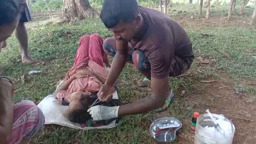 সাজেকের শিয়ালদাহ পাড়ায় মুমূর্ষ শিশু নমি ত্রিপুরার জীবন রক্ষা করল বিজিবি