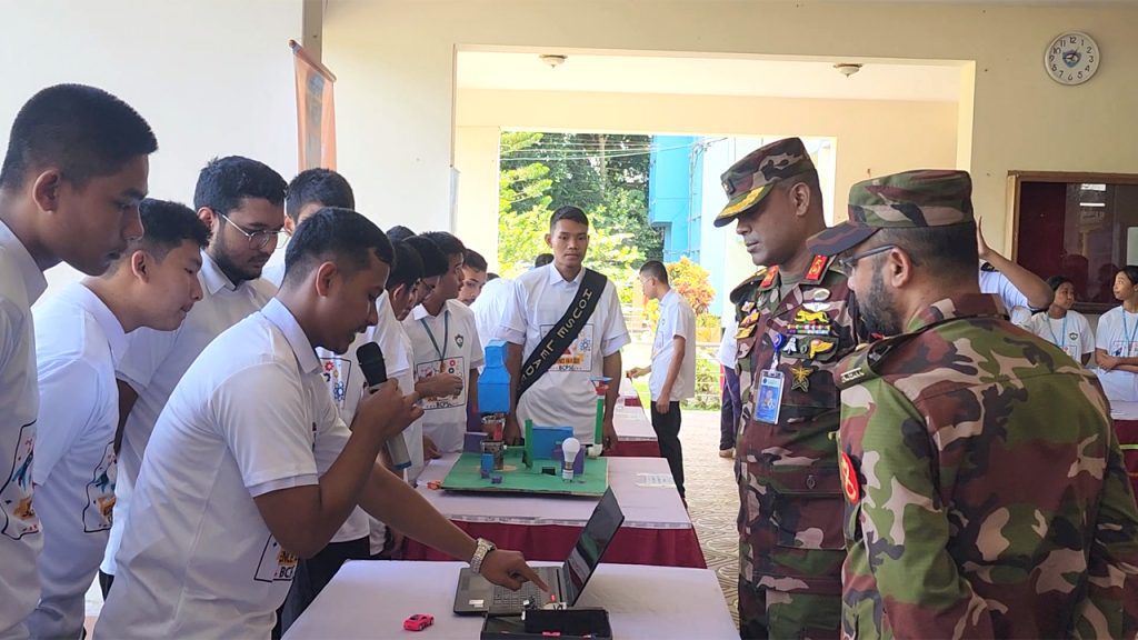বান্দরবানে ক্যান্টনমেন্ট পাবলিক স্কুল ও কলেজে বিজ্ঞান ও প্রযুক্তি মেলা অনুষ্ঠিত