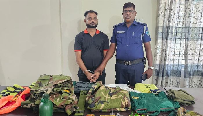 সেনাবাহিনীর পোশাক ও বিভিন্ন সরঞ্জামাদিসহ ফেনীতে ভুয়া সেনা সদস্য গ্রেপ্তার