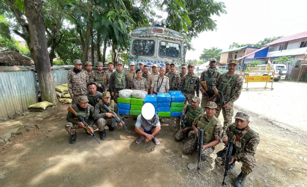 মণিপুরে সমন্বিত অভিযানে বিপুল পরিমাণ গাঁজা ও অস্ত্রধারী সংগঠনের সদস্য গ্রেপ্তার