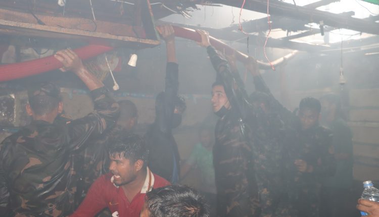 সেনাবাহিনীর সাহসী ও তৎপর ভূমিকায় লংগদুর মাইনী বাজারের অগ্নিকাণ্ডে নিয়ন্ত্রনে