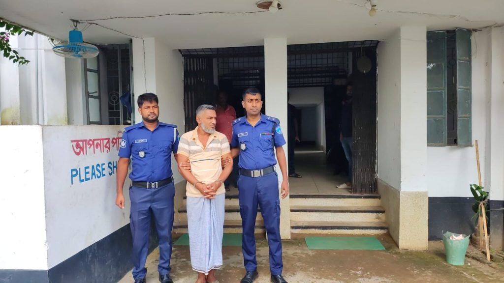 দীঘিনালায় শিক্ষার্থীকে স্পর্শ করার অভিযোগে সেনা সহায়তায় মানসিক ভারসাম্যহীন যুবক আটক