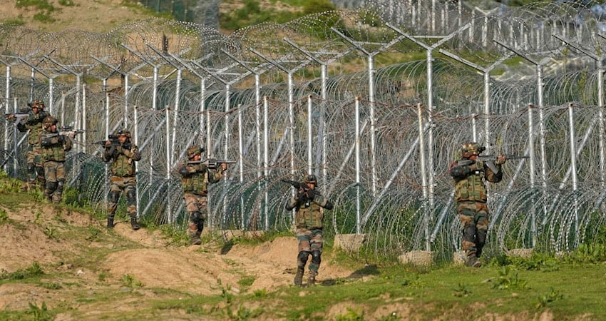 সীমান্তে সংঘাতে জড়াল ভারত-পাকিস্তানের সেনারা, হলো গোলাগুলি