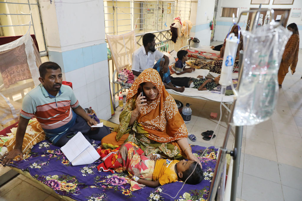 ডেঙ্গুতে দুদিনে ১২ জনের মৃত্যু