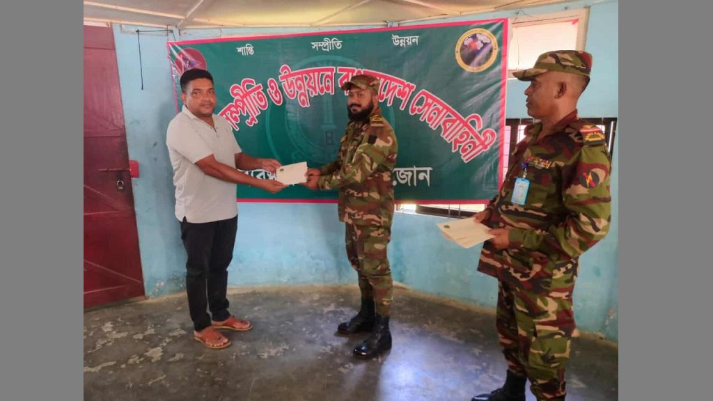 রাঙামাটির লংগদু ও বাঘাইছড়িতে দুর্গাপূজা উপলক্ষে সেনাবাহিনীর আর্থিক সহায়তা