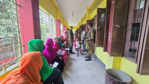 নাটোরে ডায়রিয়া আক্রান্ত এলাকায় সেনাবাহিনীর বিনামূল্যে চিকিৎসা সেবা ও ওষুধ বিতরণ