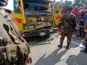 বগুড়ায় সড়ক দুর্ঘটনা, সেনা টহল দলের দ্রুত সহায়তায় প্রাণে বাঁচলেন আহতরা