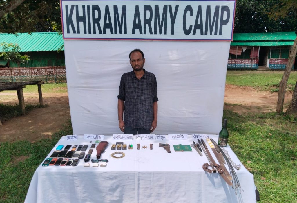 ফটিকছড়িতে সেনাবাহিনীর অভিযানে অস্ত্র-গোলাবারুদসহ সন্ত্রাসী আটক