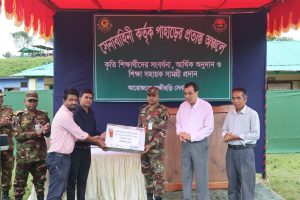 প্রত্যন্ত অঞ্চলের কৃতি শিক্ষার্থীদের সংবর্ধনা ও মানবিক সহায়তা প্রদান করল সেনাবাহিনীর লক্ষীছড়ি জোন