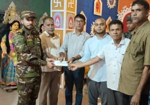 আলীকদম ও লামা উপজেলার বিভিন্ন পূজা মণ্ডপে সেনাবাহিনীর আর্থিক সহায়তা প্রদান