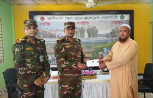 বান্দরবানের আলীকদমে বিভিন্ন ব্যক্তি ও প্রতিষ্ঠানে সেনাবাহিনীর আর্থিক সহায়তা প্রদান