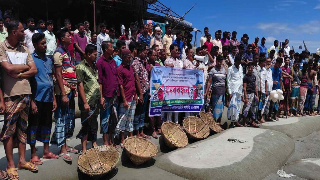 ইলিশ শিকার: নিষেধাজ্ঞার সময়ে ভারতীয় জেলেদের অনুপ্রবেশ বন্ধের দাবি