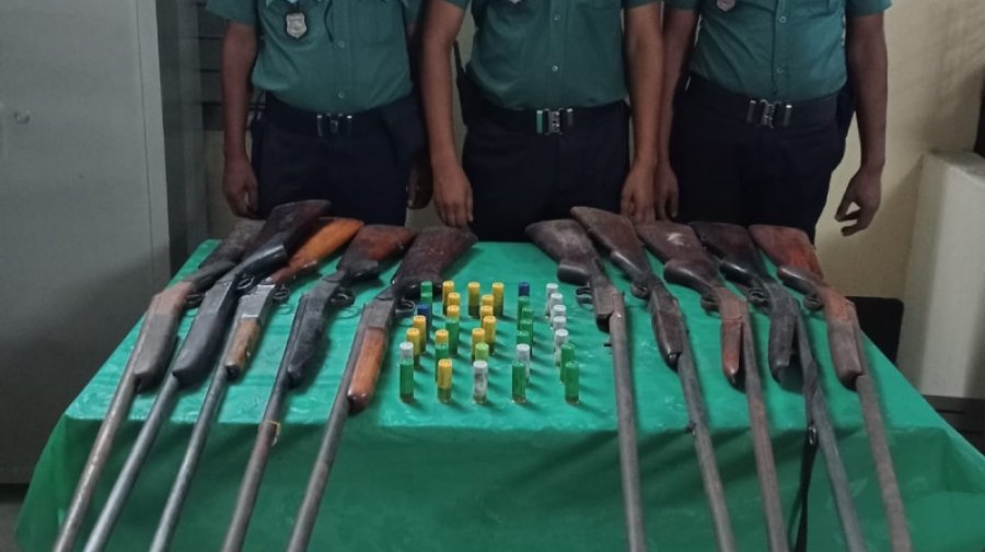 রংপুর নগরীতে ১০টি বন্দুকসহ বিপুল পরিমাণ অস্ত্র ও গুলি উদ্ধার করল যৌথবাহিনী