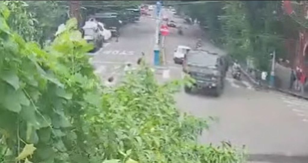 কলকাতায় সেনাবাহিনীর ট্রাক জব্দ করল পুলিশ, কেন্দ্র-রাজ্য সম্পর্কে টানাপোড়েনের ইঙ্গিত