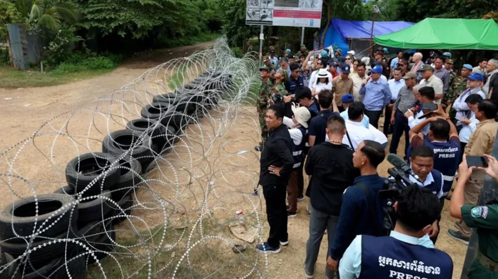 সীমান্তে কম্বোডিয়ার বিক্ষোভকারীদের ওপর রাবার বুলেট ছুড়ল থাই পুলিশ