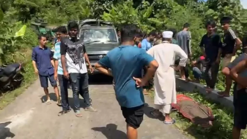 সাজেক যাওয়ার পথে পিকআপ খাদে পড়ে নিহত ১, সেনা সহায়তায় উদ্ধার আহতরা