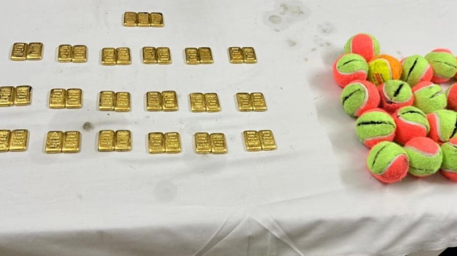 সীমান্তে সোনা পাচারের চেষ্টা, বিএসএফের হাতে ৫ কোটি রুপির সোনার বিস্কুট উদ্ধার