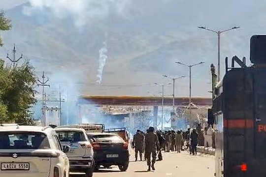 ভারতের লাদাখে বিক্ষোভে ৪ জন নিহতের প্রতিবাদে কারগিলে ‘কমপ্লিট শাটডাউন’