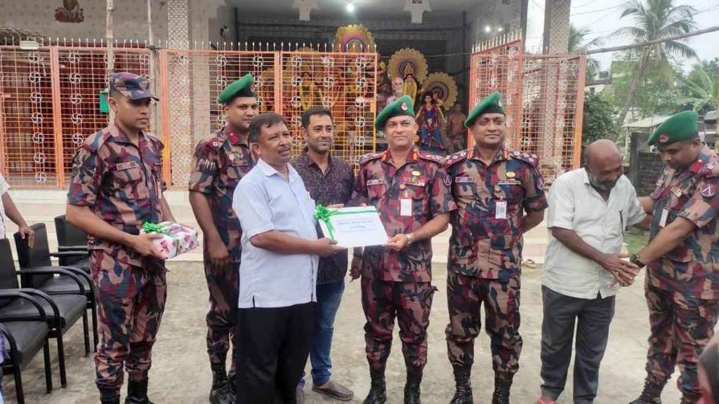 শারদীয় দুর্গোৎসবকে ঘিরে সাতক্ষীরায় ৪৮ পূজা মণ্ডপে বিজিবির কঠোর নিরাপত্তা ব্যবস্থা