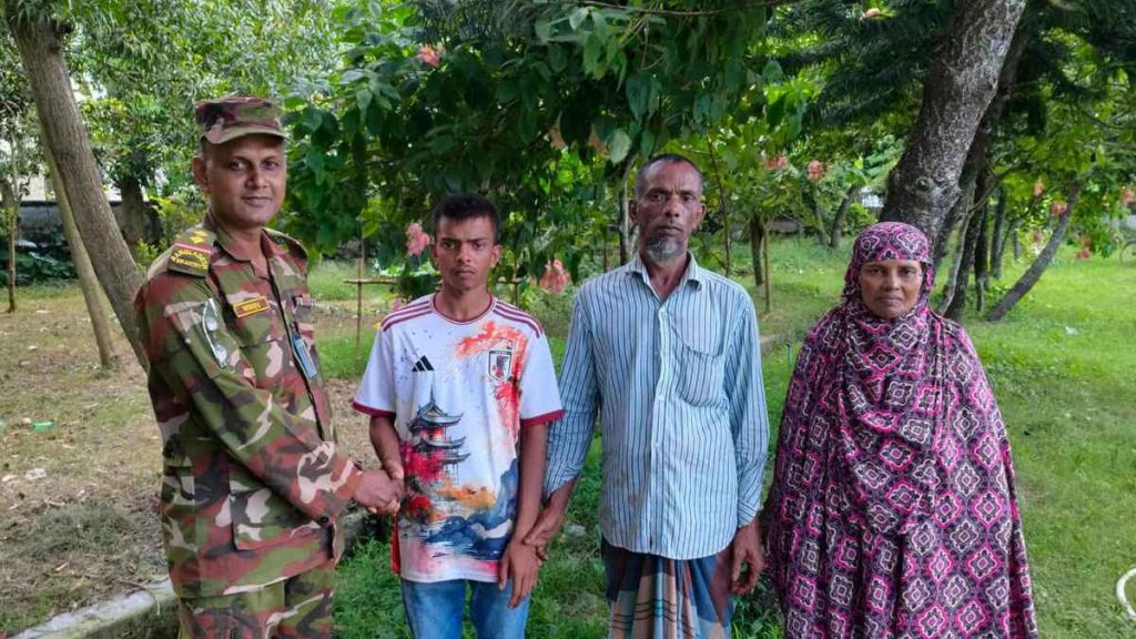 সেনাবাহিনীর তৎপরতায় দেড় বছর পর অপহৃত সন্তান ফিরে পেল মাগুরার কৃষক পরিবার