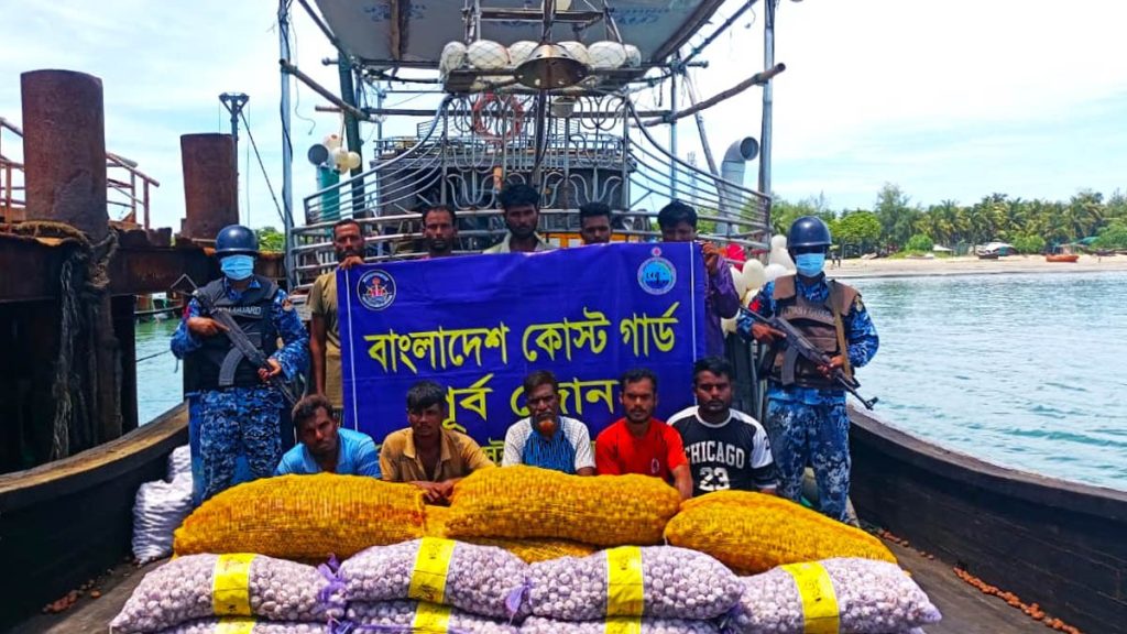 মাদকের বিনিময়ে মিয়ানমারে খাদ‍্য পাচার, ছেড়াদ্বীপে আটক ১০