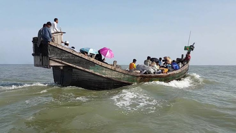 মাছ শিকার করে ফেরার পথে ফের ট্রলারসহ ১৫ জেলেকে ধরে নিয়ে গেল আরাকান আর্মি