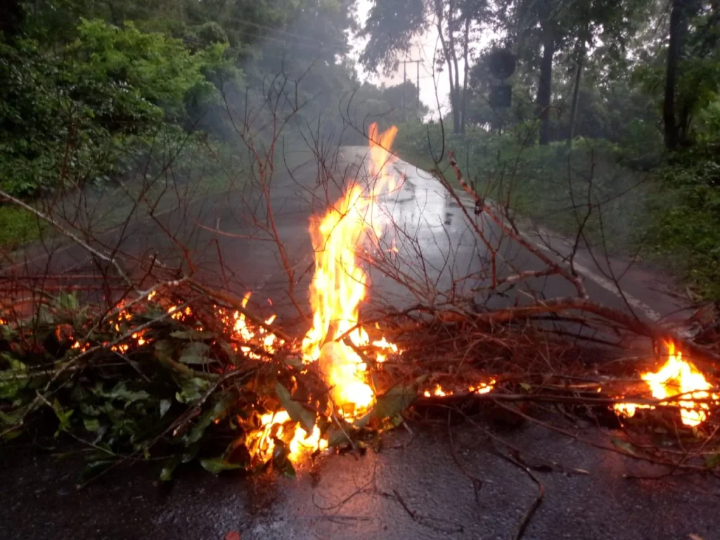 অবরোধের নামে খাগড়াছড়ি জুড়ে ইউপিডিএফের তান্ডব, জনমনে আতঙ্ক