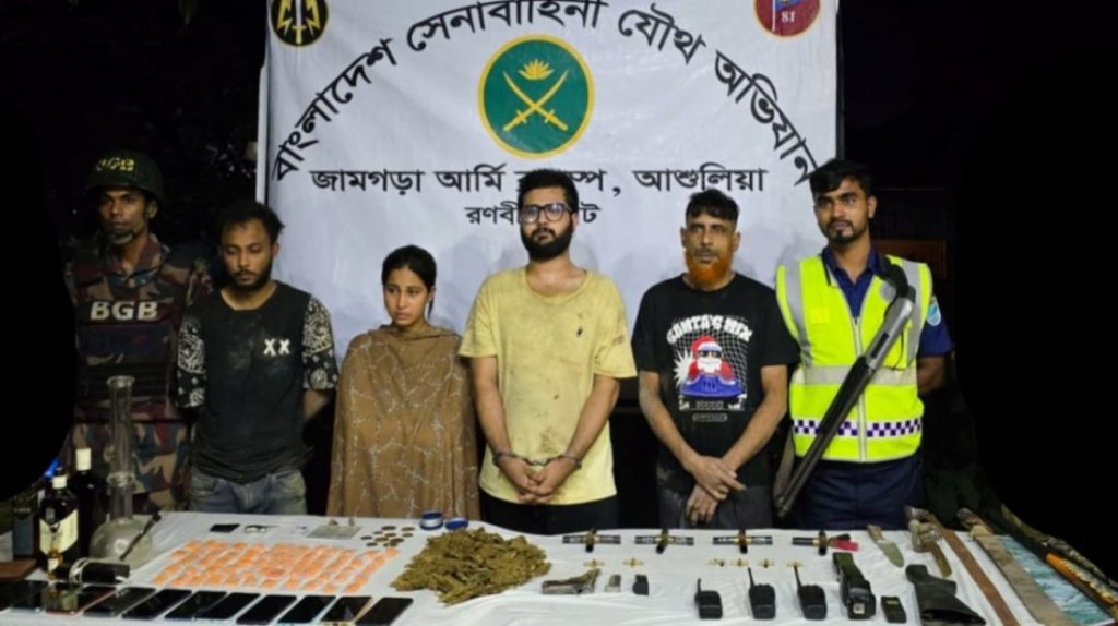 অভিনেতা মন্টুর বাড়িতে অভিযান: পিস্তল-গুলি-ইয়াবা উদ্ধার, আটক ৪