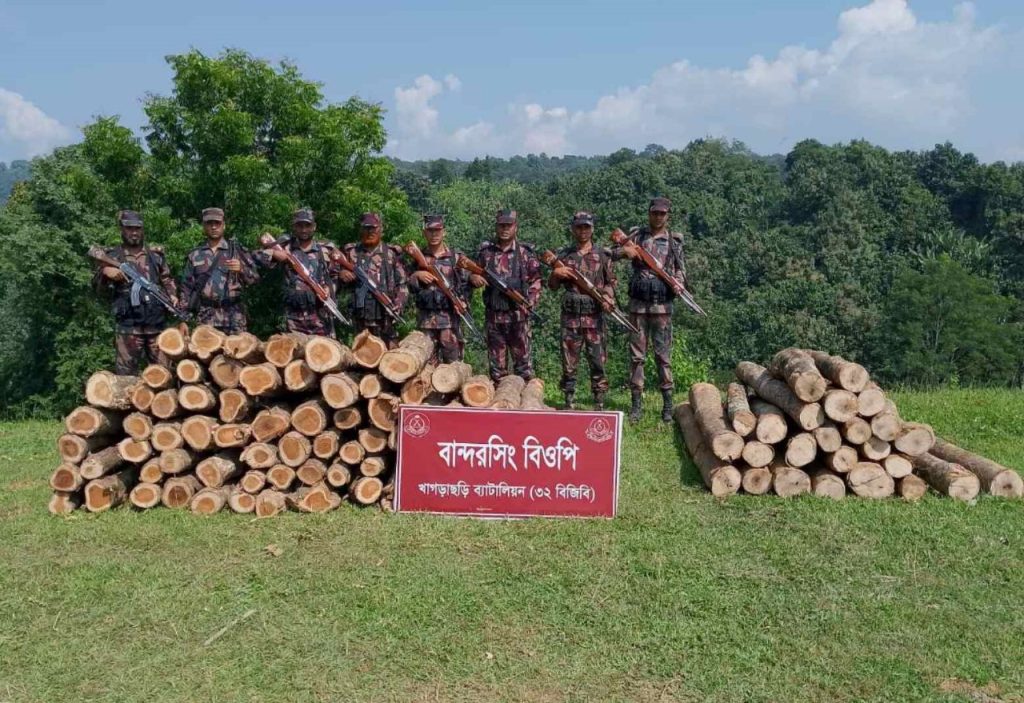 খাগড়াছড়িতে বিজিবির বিশেষ অভিযান: ৬৫ ঘনফুট অবৈধ কাঠ জব্দ