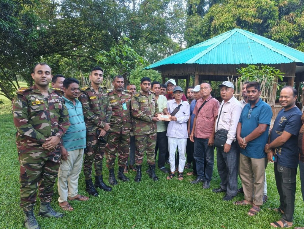 সাজেকে বৌদ্ধ বিহারের ধর্মীয় অনুষ্ঠানে সেনাবাহিনীর বাঘাইহাট জোনের আর্থিক অনুদান প্রদান