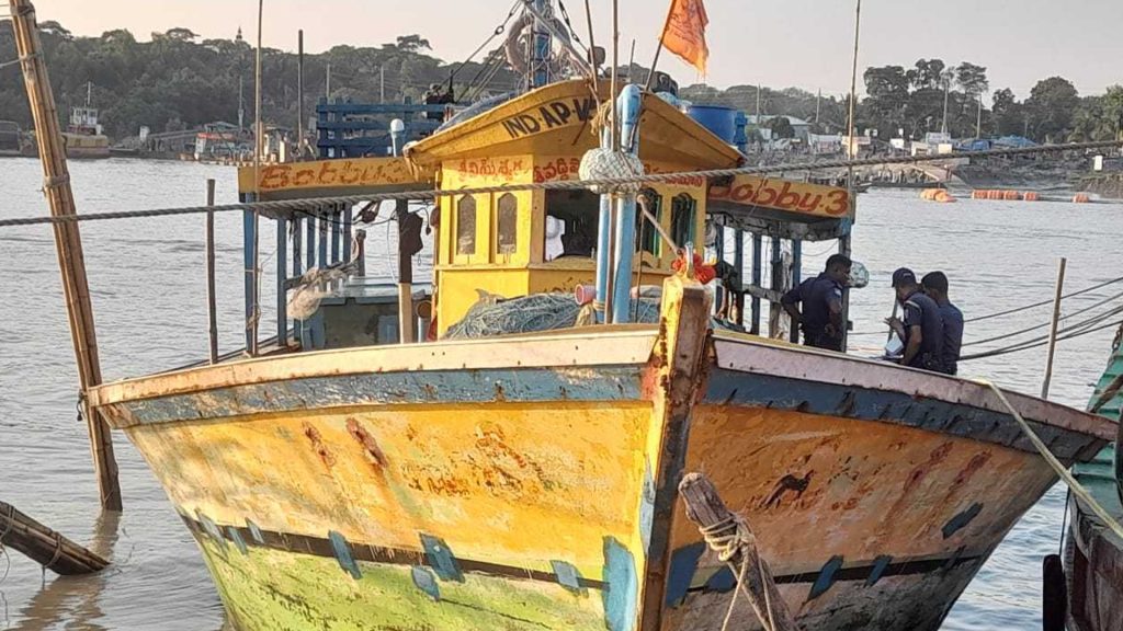 বাংলাদেশের জলসীমায় আটক ৯ ভারতীয় জেলে, পাঠানো হলো কারাগারে