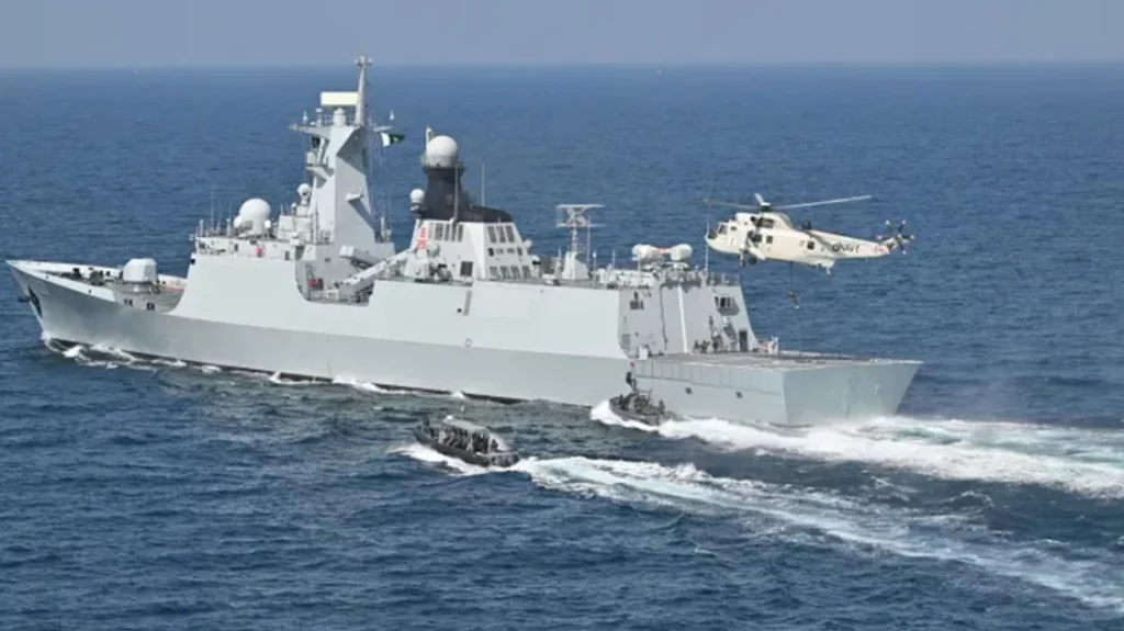 আরব সাগরে ১ বিলিয়ন ডলার মূল্যের মাদক জব্দ করল পাকিস্তানের নৌবাহিনী