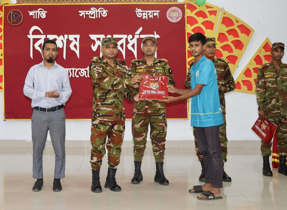 রিজিয়ন কাপে ফুটবলে বিজয়ী আলীকদম উপজেলা দলকে সেনাবাহিনীর সংবর্ধনা