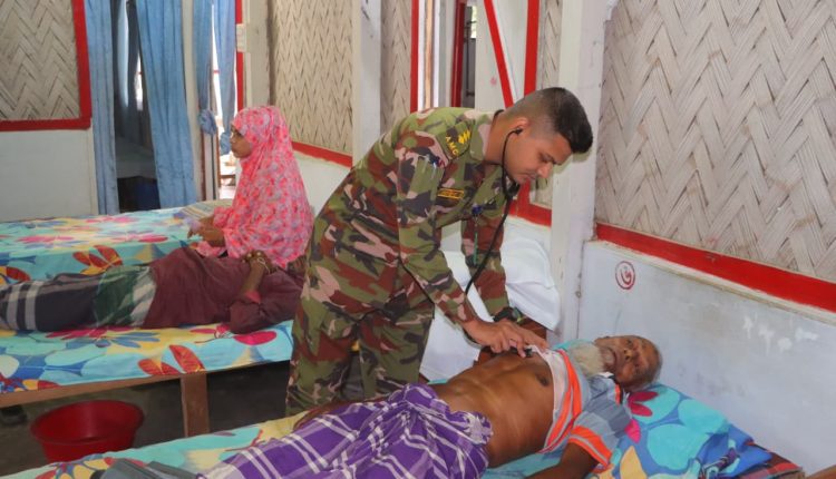 লংগদুতে নৌকা ডুবি: আহতদের বিনামূল্যে চিকিৎসা সেবা দিল সেনাবাহিনীর লংগদু জোন