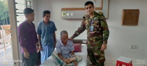 ভাল্লুকের আক্রমণে গুরুতর আহত জুমচাষীর পাশে দাঁড়ালো সেনাবাহিনীর আলীকদম জোন