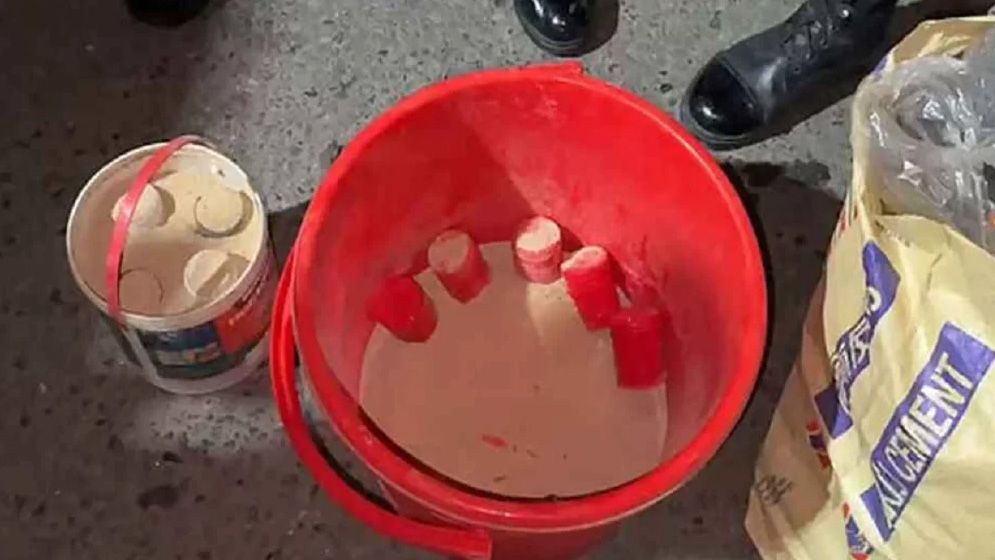 মোহাম্মদপুরে সেনা অভিযান, ৩২টি তাজা ককটেলসহ গ্রেফতার ৪