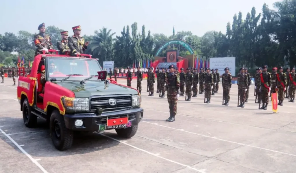 সেনাবাহিনীর অর্ডন্যান্স ও ইএমই কোরের রিক্রুট ব্যাচের সেনাপ্রধান কুচকাওয়াজ অনুষ্ঠিত