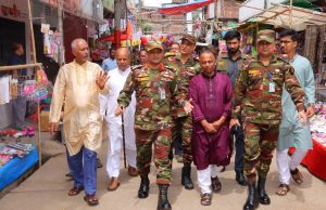 দুর্গাপূজা উপলক্ষে খাগড়াছড়িতে রিজিয়ন কমান্ডারের মন্দির পরিদর্শন, উপহার প্রদান