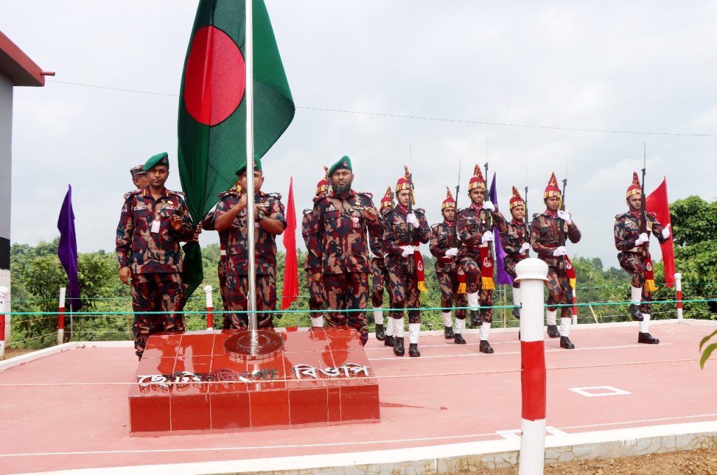 আভিযানিক কার্যক্রমে গতিশীলতার লক্ষে চট্টগ্রামের মিরসরাইয়ে ৪৩ বিজিবির নতুন বিওপি উদ্বোধন