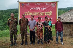সেনাবাহিনীর মানবিক সহায়তায় নিজ পাড়ায় ফিরলেন মিজোরাম ফেরত বম পরিবারের ৫ সদস্য